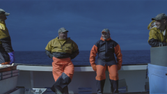 Les deux réalisatrices diplômées de l’UQAM ont choisi de présenter la problématique de la disparition des Îles-de-la-Madeleine à travers le regard de trois jeunes écoliers qui rédigent, chacun, une lettre, telle une bouteille à la mer, à quelqu’un  « qui n’a jamais connu les Îles» - Photo : Courtoisie / À perte de vue