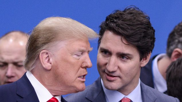 Justin Trudeau en discussion avec Donald Trump au sommet de l'Otan en Angleterre le 4 décembre 2019 - La Presse canadienne / Sean Kilpatrick