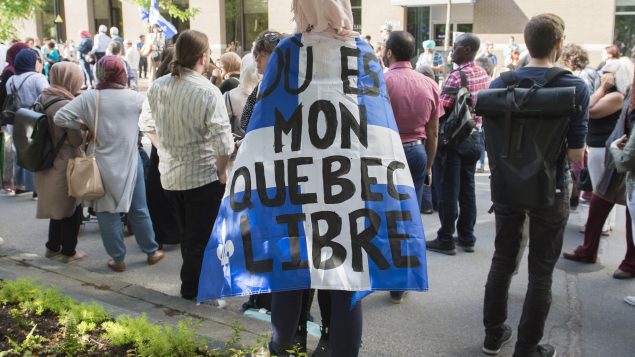 Manifestation à Montréal après l'adoption du projet de loi 21 sur la laïcité ‎de l'État au Québec - La Presse canadienne / Graham Hughes