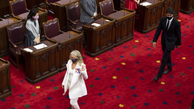 La gouverneure générale du Canada, Julie Payette, a démissionné après la divulgation dans les médias des conclusions d’un rapport accablant sur le climat de travail toxique à Rideau Hall, son lieu de résidence - Photo d'archives prise le 23 septembre 2020 à la cérémonie du discoures du Trône en présence du premier ministre Justine Trudeau - La Presse Canadienne / Justin Tang