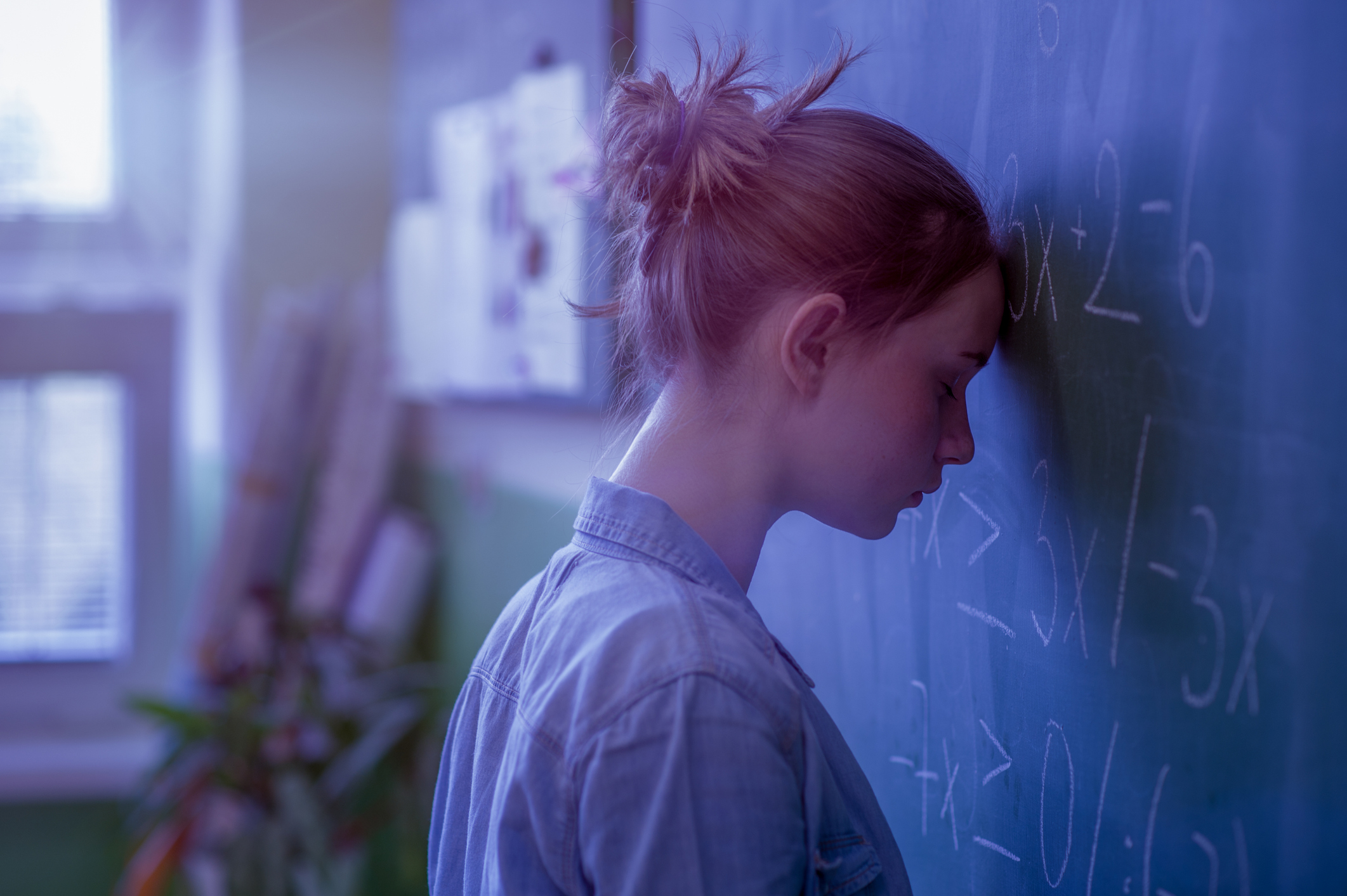 ''Échecs et Maths'', raconte l’histoire d’une jeune fille de 15 ans, Sophia, qui est en échec scolaire et qui veut en finir avec l’école. Mais un séjour chez une tante, enseignante à la retraite, lui fera changer ses plans - iStock / Andrea Obzerova