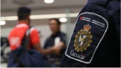 Ces étudiants dont certains étaient inscrits à l’Université du Québec à Trois-Rivières et bien que munis de visas étudiants n’ont pas pu convaincre les agents de l’immigration de leur remettre des permis d’études et de les laisser entrer au Canada - Photo : Facebook / ASCF