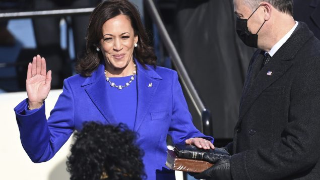 Kamala Harris, la nouvelle vice-présidente américaine a fréquenté l'école secondaire Wesmount de Montréal entre 1976 et 1981 - Photo : Saul Loeb Pool / Photo via AP