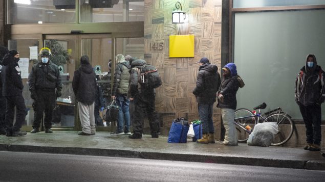 L’application de l’article du décret instaurant le couvre-feu de 20 heures à 5 heures est suspendue jusqu’au 5 février pour les sans-abris - La Presse Canadienne / Ryan Remiorz
