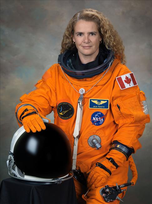 Julie Payette, avant le lancement de la mission STS-127 - Photo : Agence spatiale canadienne