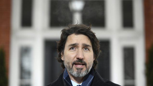 Justin Trudeau a demandé aux Canadiens d’éviter « tout voyage non essentiel, que ce soit à l’étranger ou dans une autre province.» - Photo : La Presse Canadienne / Justin Tang / 26.01.2021