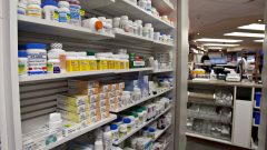 Le coût des médicaments pour traiter les maladies rares peut varier de 100 000 dollars à plus de 2 millions de dollars par année par patient - Photo : La Presse Canadienne / Jacques Boissinot