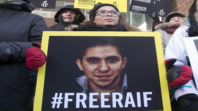 Ensaf Haidar, épouse du blogueur saoudien Raif Badawi, participe à une vigile à Montréal - 13.01.2015 - Photo : La Presse Canadienne / Ryan Remiorz