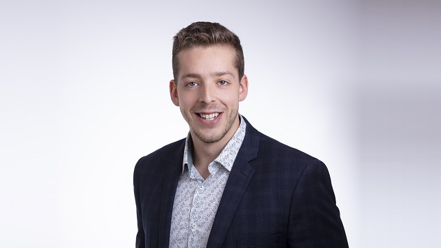 « Quand on rentre au Nouveau-Brunswick, on rentre dans un territoire entièrement bilingue. Nous demandons juste qu’il y ait un arrimage entre la Charte canadienne des droits et libertés qui reconnait que le Nouveau-Brunswick est bilingue ainsi que la Loi (fédérale) sur les langues officielles qui ne donne pas cette spécificité. », Alexandre-Cédric Doucet, président de la Société de l’Acadie du Nouveau-Brunswick – Photo : Courtoisie/SANB