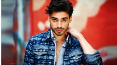 Pour Jade Hassouné, le Montréalais né au Liban, chanter en français est une façon de renouer avec la ville dans laquelle il a grandi et étudié le théâtre - Photo : David Leyes / Soumise par l'artiste