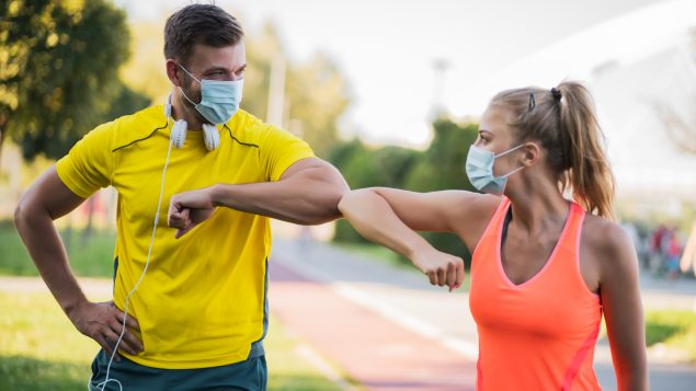 En zone jaune, la limite du nombre de personnes pouvant participer à une même activité sportive extérieure est fixée à douze - Photo : iStock / Photodjo