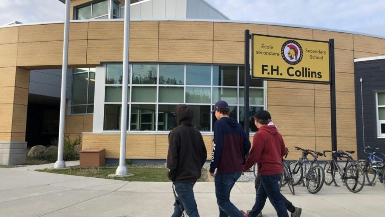 Dans le Grand Nord canadien, retour en classe à temps plein pour certains élèves de Whitehorse
