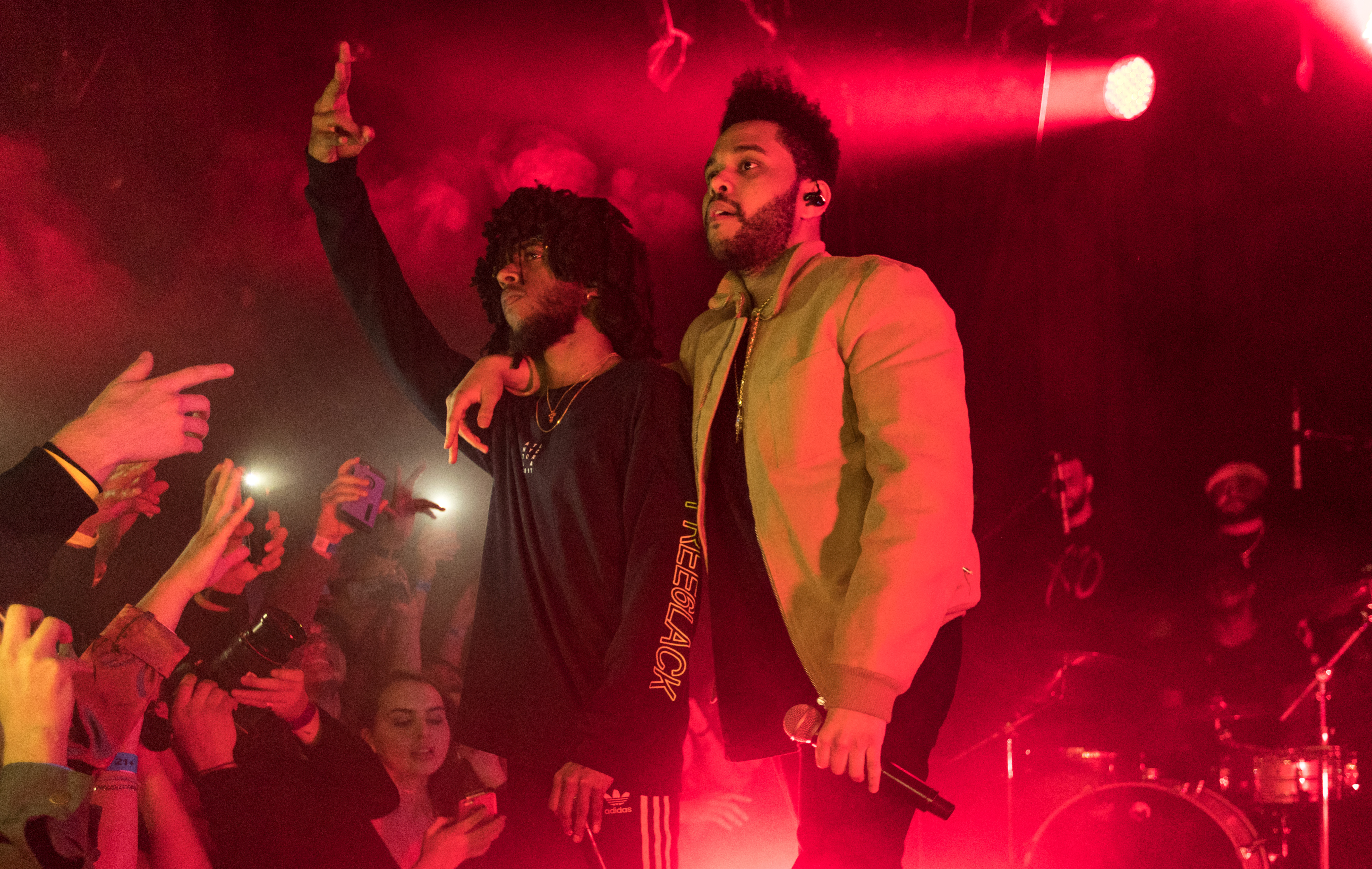 Weekend concerts. The Weeknd. Концерт the Weeknd. The Weeknd Live Concert 2021. 6lack and the Weeknd.