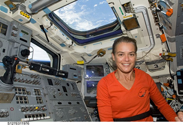 En la primavera de 1999, Julie Payette se convirtió en la primera mujer canadiense que viajó al espacio. (NASA) 