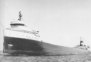 El SS Edmund Fitzgerald en el río St-Mary en mayo de 1975, seis meses antes del naufragio que costó la vida a 29 personas. (United States Army Corps of Engineers)