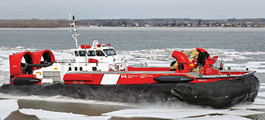 El VCA Sipu Muin es un aerodeslizador pesado y de gran potencia utilizado para eliminar el hielo de las riveras y las orillas del río San Lorenzo. Estas zonas son de difícil acceso para los rompehielos ordinarios. (Canadian Coast Guard)