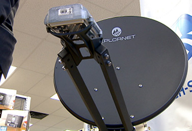 Xplornet est une entreprise canadienne qui permet aux gens des régions rurales de se connecter à Internet haute vitesse grâce à son service de satellites. (CBC News)