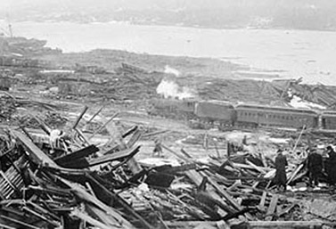 Ce qui restait du centre-ville de Halifax dans les heures suivant la tragédie. (Nova Scotia Archives & Record Management/Canadian Press)