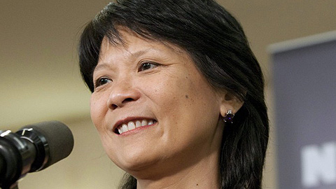 Olivia Chow , Política