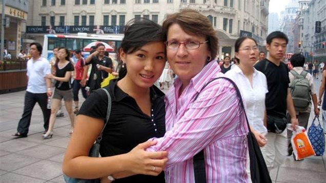 杏仁眼，魁北克心：一个被魁北克家庭收养的中国女孩