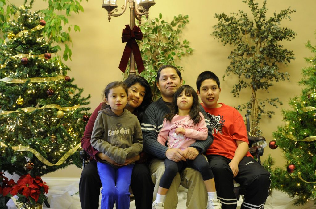 José Figueroa y su familia canadiense. 