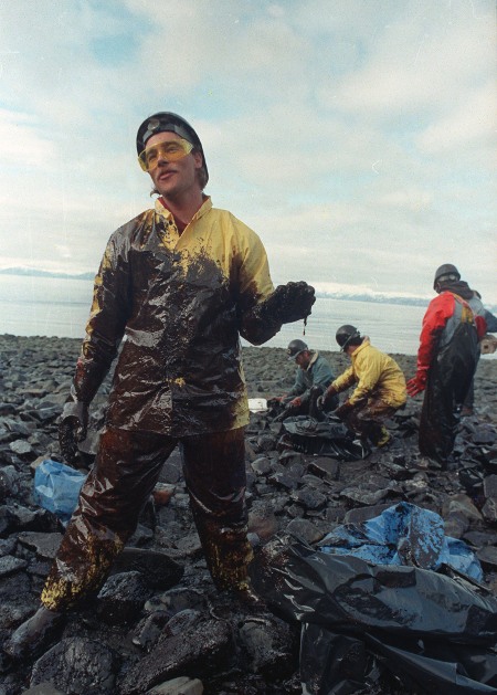 Exxon_Valdez_cleanup