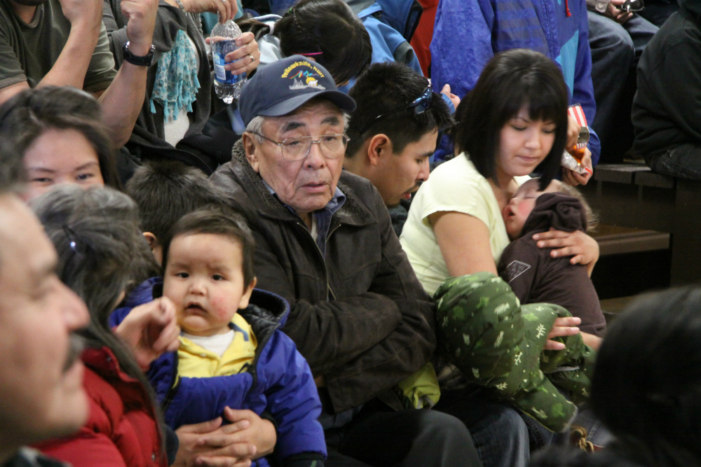 Families_watch_Dene_Hand_Games