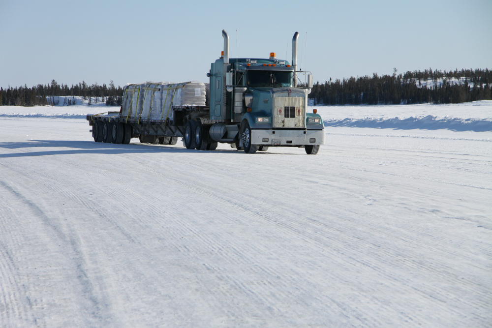 Truck_on_the_ice_road