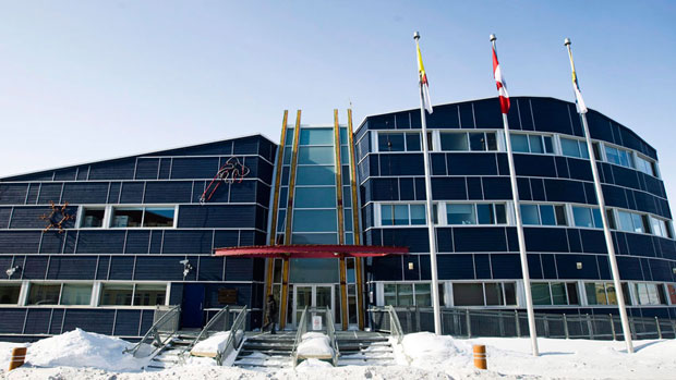 Parlement territorial du Nunavut à Iqaluit.  (Nathan Denette/La Presse Canadienne)