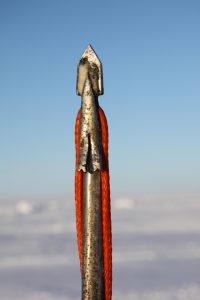 La pointe d’un harpon dont se servent les chasseurs de phoques inuits. Photo Levon Sevunts.