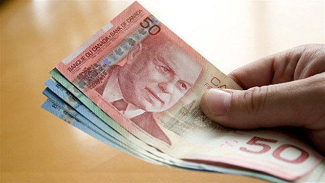 Le gouvernement territorial du Nunavut a versé près de 55 millions de dollars en heures supplémentaires à ses employés entre avril 2009 et février 2012.(RCInet.ca)