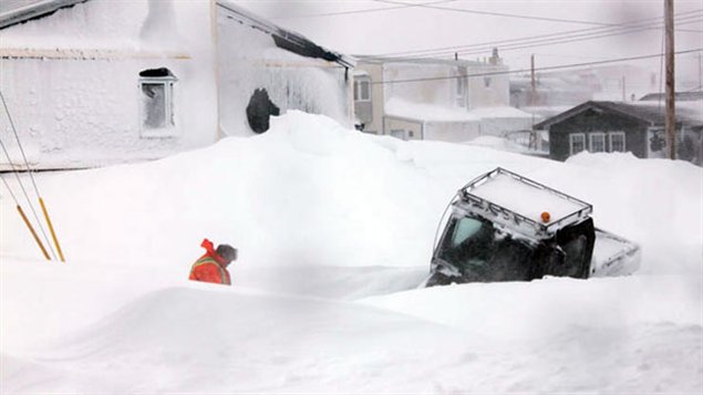 Rankin Inlet au Nunavut commence à se sortir du blizzard des derniers jours (Robert Kabvitok)
