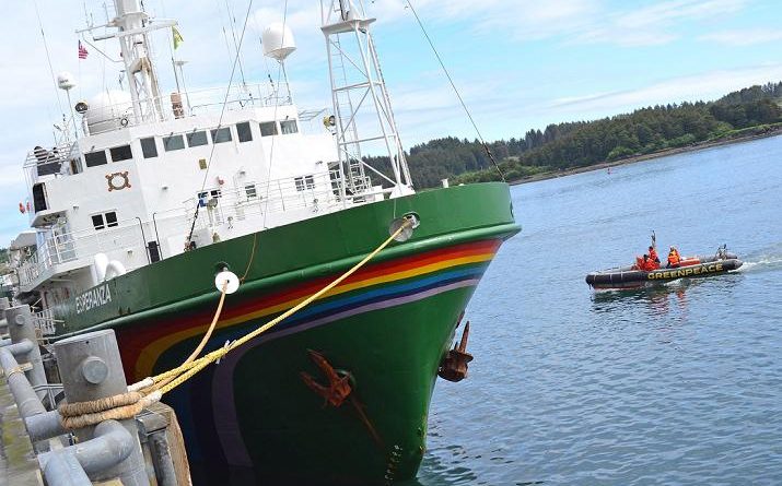 A skiff runs alongside the Greenpeace vessel Esperanza on Wednesday, June 27, 2012 at Kodiak City Pier 2. (James Brooks / Kodiak Daily Mirror / AP)