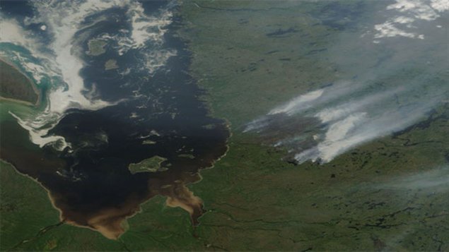 Immense feu de forêt pr;es de Eastmain, Eeyou Istchee, nord-ouest du Québec. (CBC / NASA)