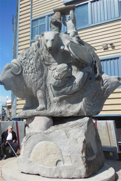 Statue du 20e anniversaire de la création du Nunavut (Shawn Innuksuk)