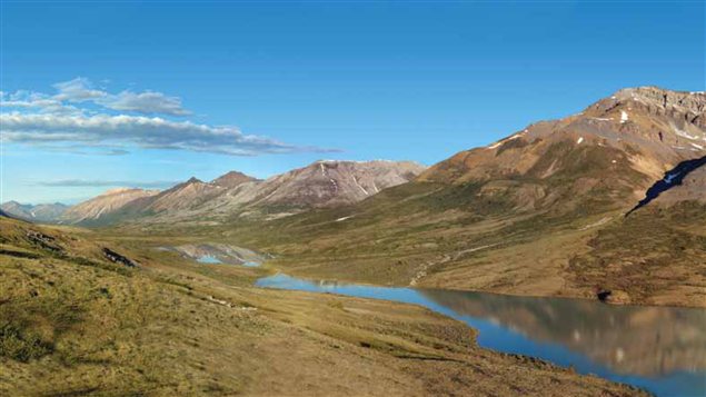 Le lac Goz dans le bassin hydrographique de la Peel, Yukon. (PWPC / Radio-Canada)