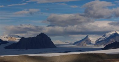 Le glacier Milne sur l'île d'Ellesmere au Nunavut. (Andrew Hamilton 2013 / from RCInet.ca)