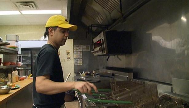 Le cuisinier Murali Thiruvealluvean du restaurant Jungle Jim's à Happy Valley-Goose Bay au Labrador. (CBC.ca)