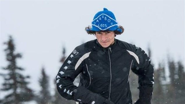 Brad Firth, surnommé Pattes de Caribou, a complété en avril 2014 une course de 1200 kilomètres entre Inuvik aux Territoires du Nord-Ouest et Whitehorse au Yukon. ( Photo offerte par Brad Firth / Radio-Canada)