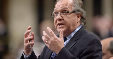 Aboriginal Affairs Minister Bernard Valcourt responds to a question during Question Period in the House of Commons on Parliament Hill in Ottawa on Thursday, October 23, 2014. (Adrian Wyld/The Canadian Press)