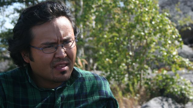 Dëneze Kakehk'o, directeur de la radio autochtone de Yellowknife. (Nicolas Paquet)