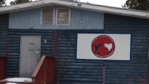 La Première Nation Liard compte 40 puits artésiens privés ainsi qu'une usine de traitement de l'eau. (ICI Radio-Canada/Karen McColl)