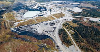 Vue aérienne d'une mine à Faro, au Yukon. (La Presse Canadienne)