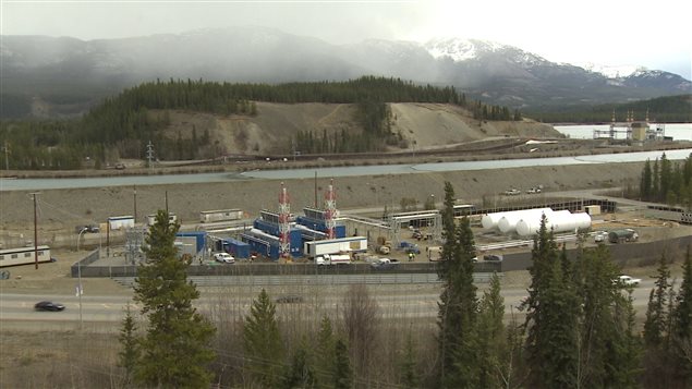 L'usine de conversion de gaz naturel de Énergie Yukon est située en bordure du centre-ville de Whitehorse. (Radio-Canada)