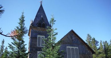 Le toit de l'église St. Andrews à Bennett le long de la piste Chilkoot sera remplacé. (Philippe Morin/ ICI Radio-Canada)