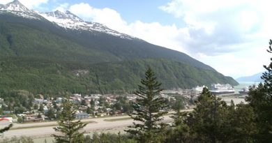 Le village de Skagway en Alaska est relié par la route qu'à travers le Yukon. (Claudiane Samson/ ICI Radio-Canada)