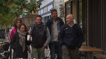 Des représentants d'organisateurs de voyage de France participent à un tour de familiarisation au Yukon. (Claudiane Samson/ICI Radio-Canada)