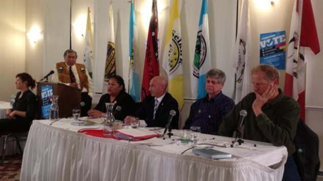 Les quatre candidats du Yukon aux élections fédérales étaient présents au débat organisé par les Premières Nations du territoire. (Nancy Thomson/ICI Radio-Canada)
