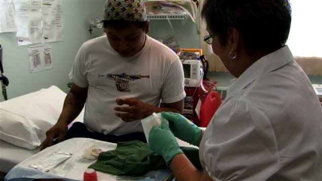 Les villages du Yukon sont généralement desservis par une infirmerie où, souvent, ne travaille qu'une seule infirmière. (Claudiane Samson/ ICI Radio-Canada)