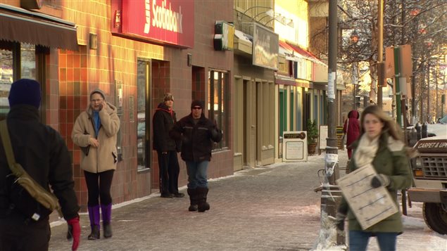 Les commerçants remarquent une baisse des ventes à l'approche du temps des Fêtes par rapport à l'an dernier. (Cory Correia/ICI Radio-Canada)